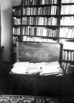  fernando pessoa left a lifetime of unpublished, unfinished or just sketchy work in a domed, wooden trunk, 25,574 pages of manuscript and typed that have been housed in the Portuguese National Library since 1988 